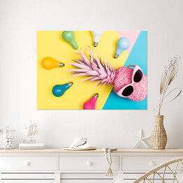 Plakat Kolorowe żarówki wokół różowego ananasa