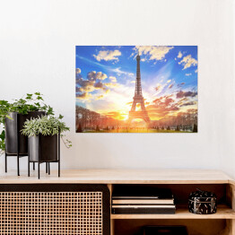 Plakat Wieża Eiffla oświetlona słoncem, Paryż. Francja
