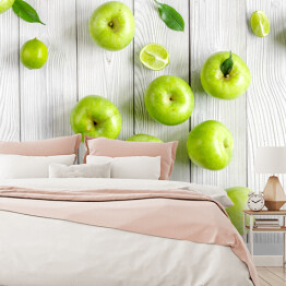 Fototapeta samoprzylepna Zielone jabłka i limonki na biurku