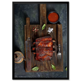 Plakat w ramie Pyszne żeberka z grilla przyprawione pikantnym sosem