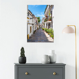 Plakat samoprzylepny Typowa ulica starego miasta w Marbelli w Hiszpanii