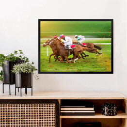 Obraz w ramie Konie wyścigowe z dżokejami na polanie