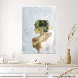 Plakat samoprzylepny Podwójna ekspozycja portretu dziewczyny i zielonego krajobrazu