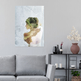 Plakat samoprzylepny Podwójna ekspozycja portretu dziewczyny i zielonego krajobrazu