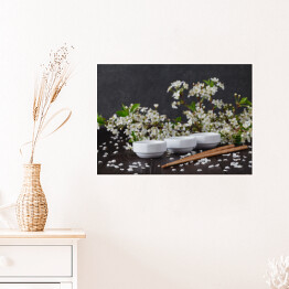Plakat samoprzylepny Małe naczynia na tle pięknych białych kwiatów