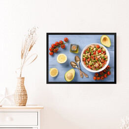 Obraz w ramie Zdrowa sałatka z tuńczykiem, pomidorkami cherry i awokado