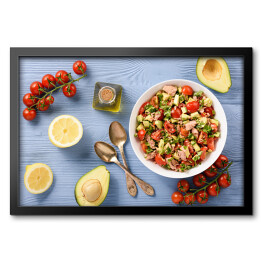 Obraz w ramie Zdrowa sałatka z tuńczykiem, pomidorkami cherry i awokado