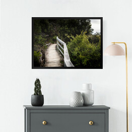 Obraz w ramie Drewniany most wzdłuż lasu 