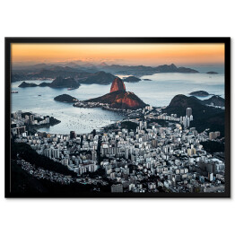 Plakat w ramie Piękny widok z Rio de Janeiro na wzgórza o zachodzie słońca
