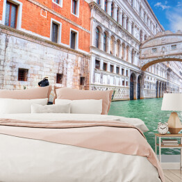 Fototapeta Tradycyjna gondola i słynny Most Westchnień w Wenecji