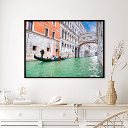 Plakat w ramie Tradycyjna gondola i słynny Most Westchnień w Wenecji