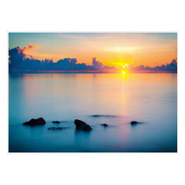 Plakat samoprzylepny Kolorowy wschód słońca nad oceanem na Malediwach
