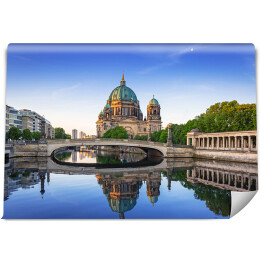 Fototapeta Berlińska Katedra - odzwierciedlenie w rzece, Niemcy