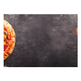 Plakat Pizza z szynką i salami z dodatkami 