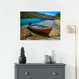 Plakat Mała łódka na patagońskim brzegu jeziora