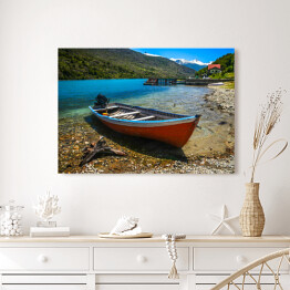 Obraz na płótnie Mała łódka na patagońskim brzegu jeziora