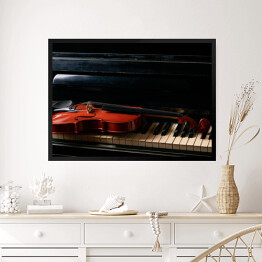 Obraz w ramie Klasyczne skrzypce na klawiszach fortepianu