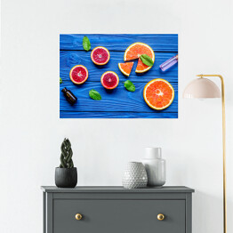 Plakat samoprzylepny Cytrusy i olejki na drewnianym niebieskim tle