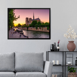 Obraz w ramie Widok podczas zachodu słońca na Katedrę Notre Dame w Paryżu, Francja