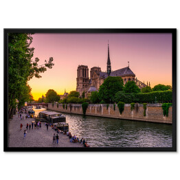 Plakat w ramie Widok podczas zachodu słońca na Katedrę Notre Dame w Paryżu, Francja