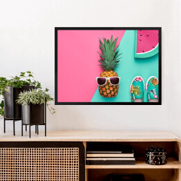 Obraz w ramie Ananas w okularach na kolorowym tle