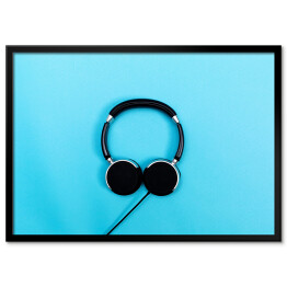 Plakat w ramie Czarne słuchawki na błękitnym tle