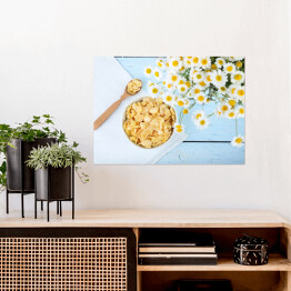 Plakat samoprzylepny Płatki kukurydziane na błękitnym drewnianym stole
