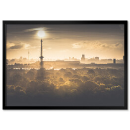 Plakat w ramie Wieża telewizyjna w Berlinie i wieża radiowa o wschodzie słońca