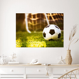 Plakat samoprzylepny Zbliżenie na piłkę nożną na zielonej trawie