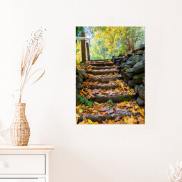 Plakat samoprzylepny Skaliste stopnie pokryte żółtymi liśćmi w jesiennym parku 