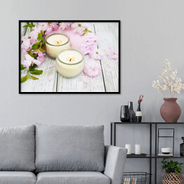 Plakat w ramie Białe świece i jasnoróżowe kwiaty