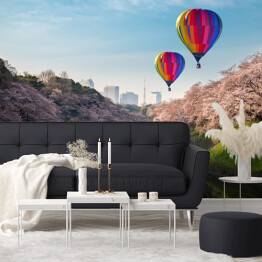Fototapeta Lot balonem nad kwitnącymi japońskimi wiśniami