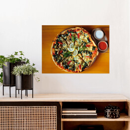 Plakat Pizza z pstrągiem, pomidorem, szpinakiem i serem z czosnkiem i sosem pomidorowym
