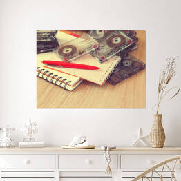 Plakat samoprzylepny Notatnik, pióro i kasety na drewnianym stole