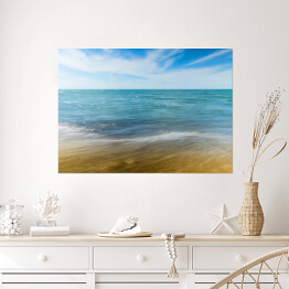 Plakat samoprzylepny Plaża i małe fale na morzu