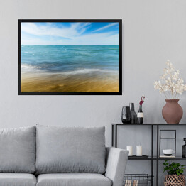 Obraz w ramie Plaża i małe fale na morzu