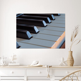 Plakat samoprzylepny Klawisze fortepianu z ciepłym światłem - widok z boku 