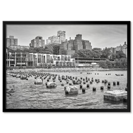 Plakat w ramie Czarno biały obrazek nabrzeża Brooklyn Heights, Nowy Jork