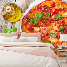 Fototapeta Pizza z pomidorami, mozzarellą i bazylią