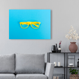 Obraz na płótnie Para żółtych okularów na jasnoniebieskim tle
