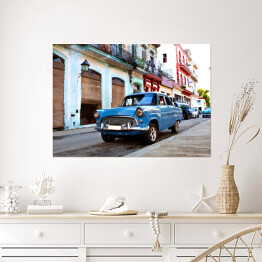 Plakat Niebieski klasyczny samochód na ulicach Hawany, Kuba
