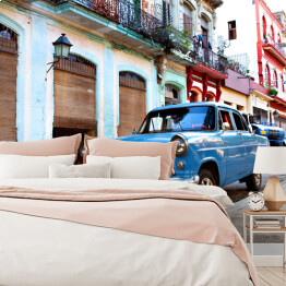 Fototapeta samoprzylepna Niebieski klasyczny samochód na ulicach Hawany, Kuba