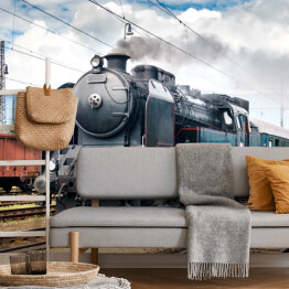 Fototapeta winylowa zmywalna Trenuj z lokomotywą parową na stacji kolejowej.