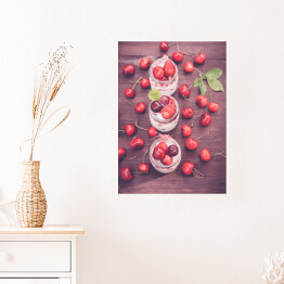 Plakat samoprzylepny Jogurt z wiśniami i truskawkami