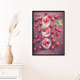 Plakat w ramie Jogurt z wiśniami i truskawkami