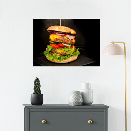 Plakat Podwójny burger z sałatką, pomidorem i frytkami