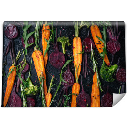 Fototapeta samoprzylepna Pieczone warzywa na ciemnym tle
