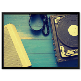 Plakat w ramie Sprzęt muzyczny na drewnianym stole