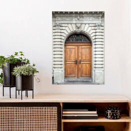 Plakat samoprzylepny Stare drewniane drzwi w szarej kamiennej ścianie