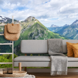 Fototapeta samoprzylepna Alpejski krajobraz w pogodny dzień